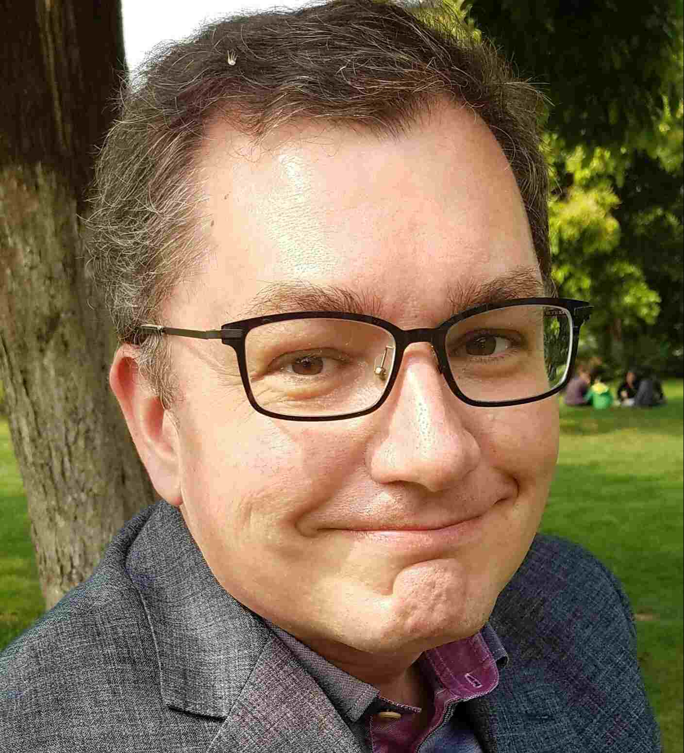 Headshot of Dr Daniel Nehring